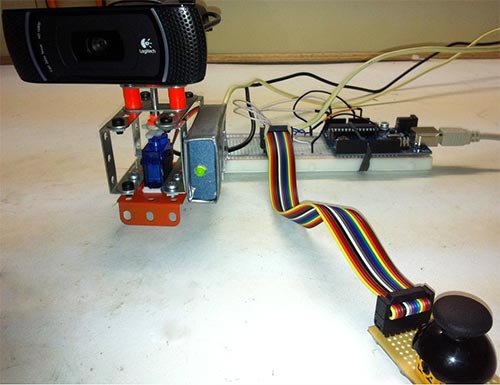 Обертова веб-камера, контролювана Arduino